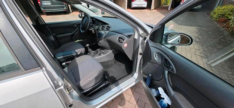 Gebraucht Ford Focus 75 PS (55 kW) 2004 Silber Limousine
