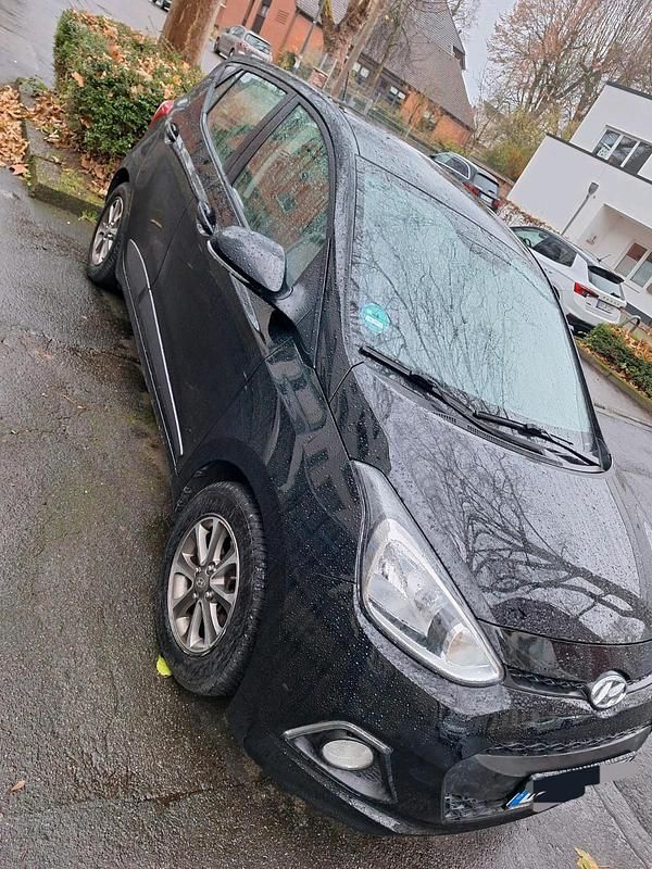 Schwarz Gebraucht 2015 Hyundai i10 Kleinwagen | 7.950 € (Guter Preis) - Bild 1/4
