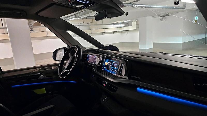 Gebraucht VW Multivan Style 150 PS (110 kW) 2024 Silber Van