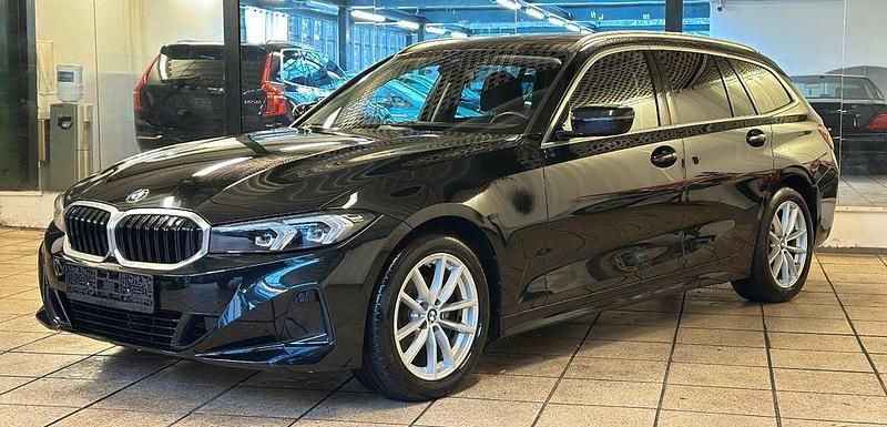Schwarz Gebraucht 2023 BMW 318 Limousine | 22.950 € (Superpreis) - Bild 1/4