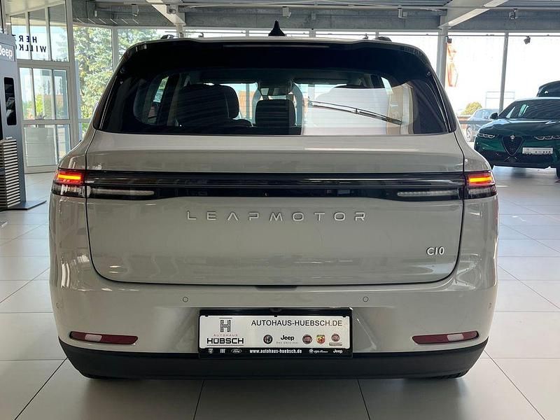 Neu Leapmotor C10 160 kW (218 PS) 2026 Tundra grey SUV