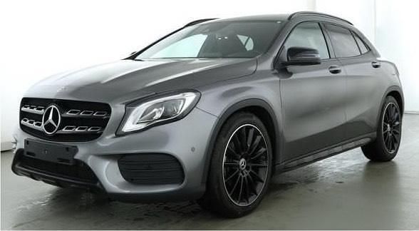 Grau Gebraucht 2018 Mercedes GLA180 AMG line SUV | 19.000 € (Superpreis) - Bild 1/4