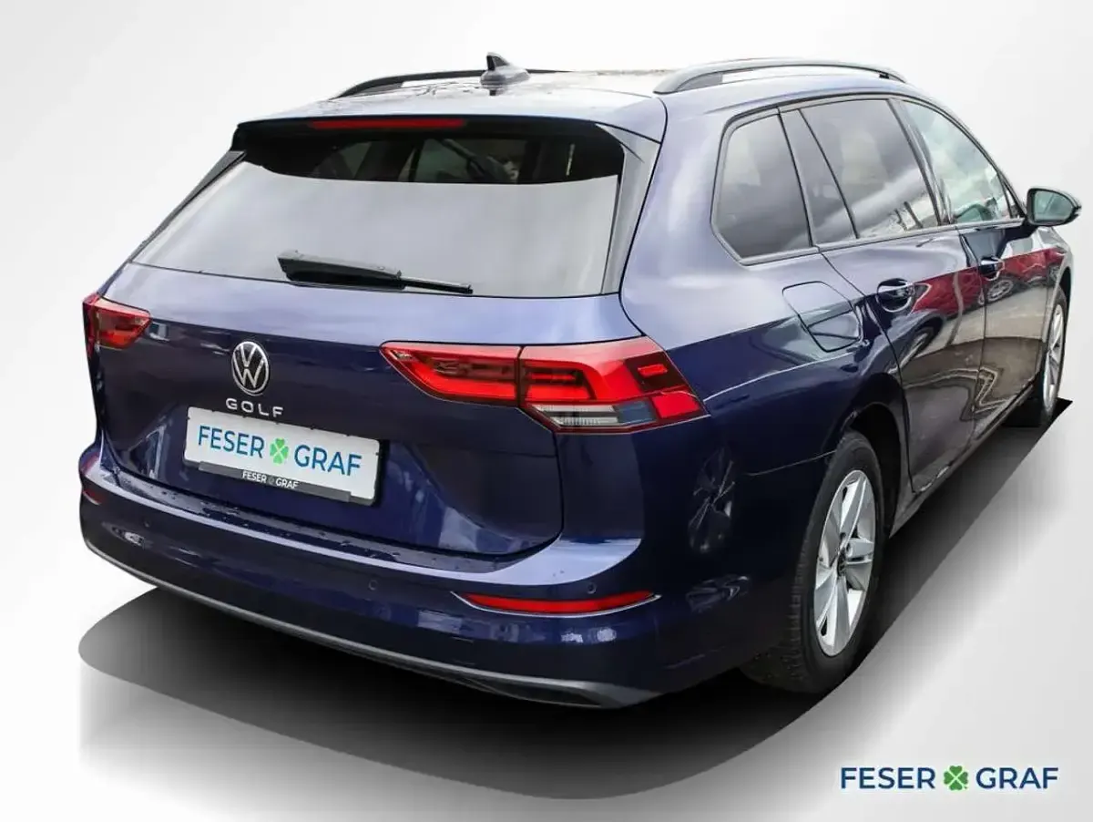 Gebraucht VW Golf VIII Life 150 PS (110 kW) 2022 Atlantik blue metallic Kombi