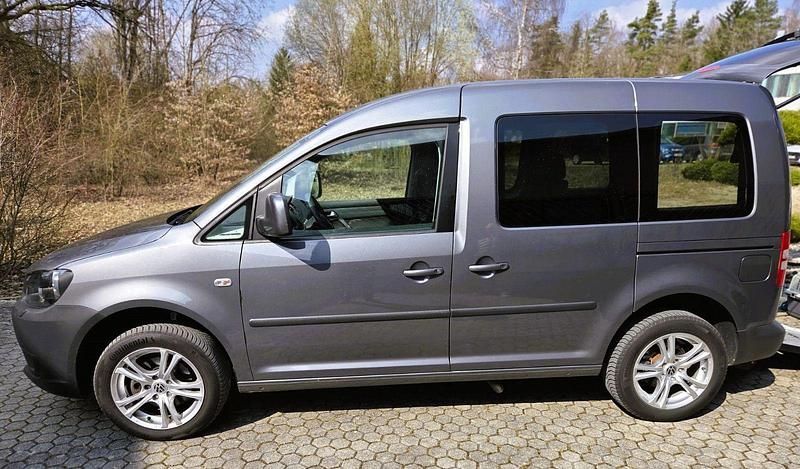 Gebraucht VW Caddy Team 102 PS (75 kW) 2015 Grau Van / Kleinbus