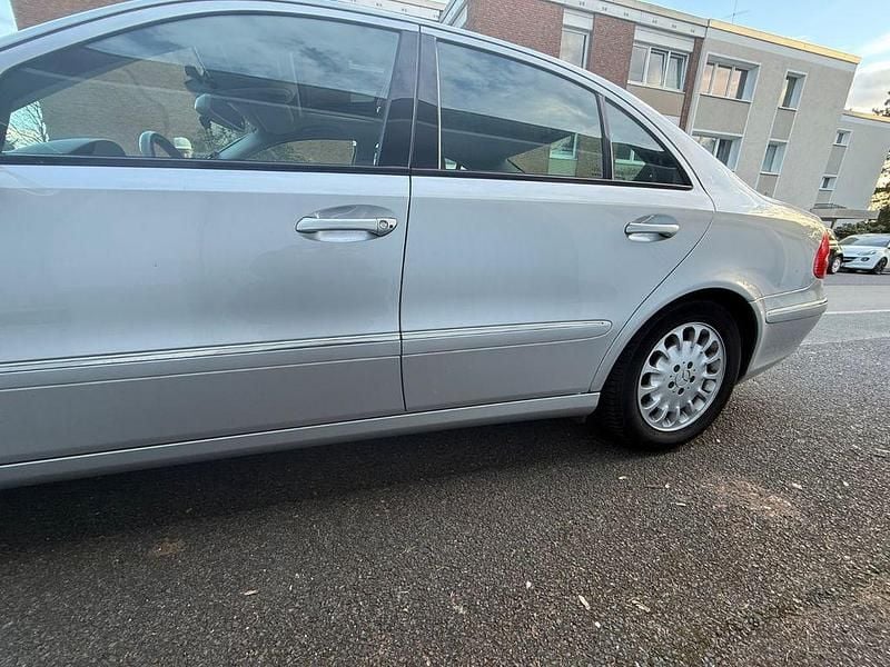 Gebraucht Mercedes E320 Elegance 224 PS (164 kW) 2002 Silber Limousine