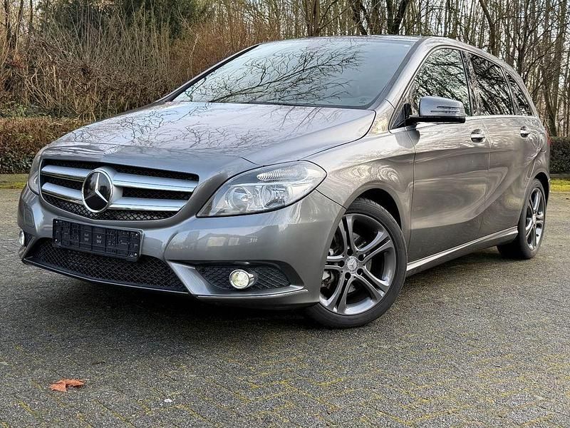 Gebraucht Mercedes B180 122 PS (89 kW) 2013 Grau Van / Kleinbus