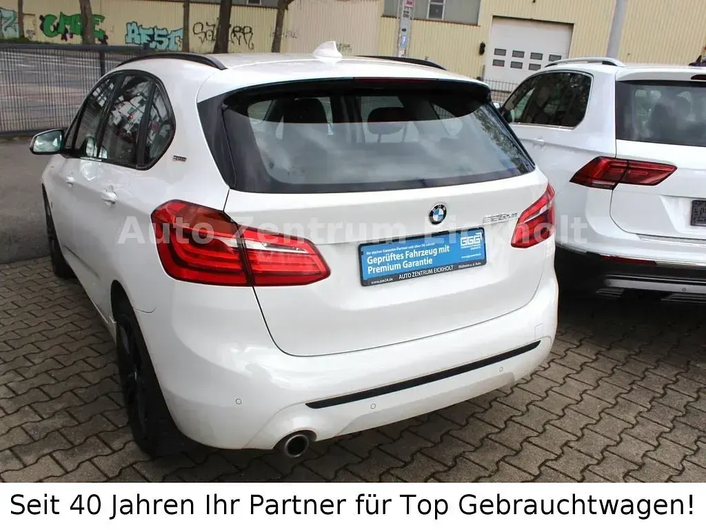 Gebraucht BMW 225 Active Tourer Sport Line 224 PS (164 kW) 2019 Weiß Van / Kleinbus