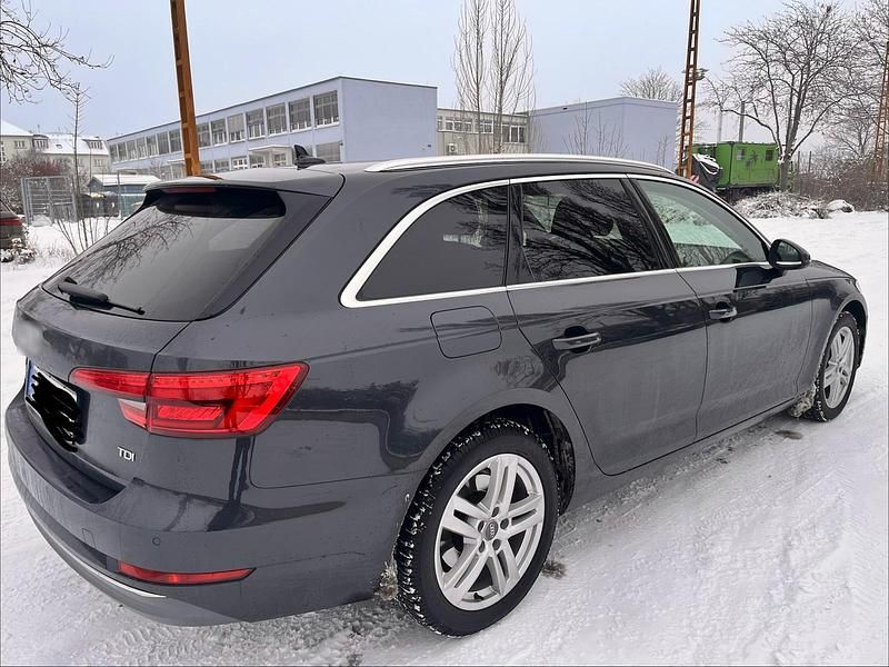 Gebraucht Audi A4 Comfort 190 PS (139 kW) 2017 Grau Kombi