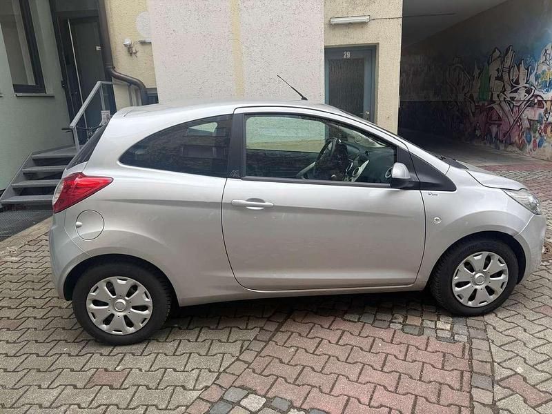 Używany Ford Ka Trend 69 KM (50 kW) 2011 Srebrny Hatchback