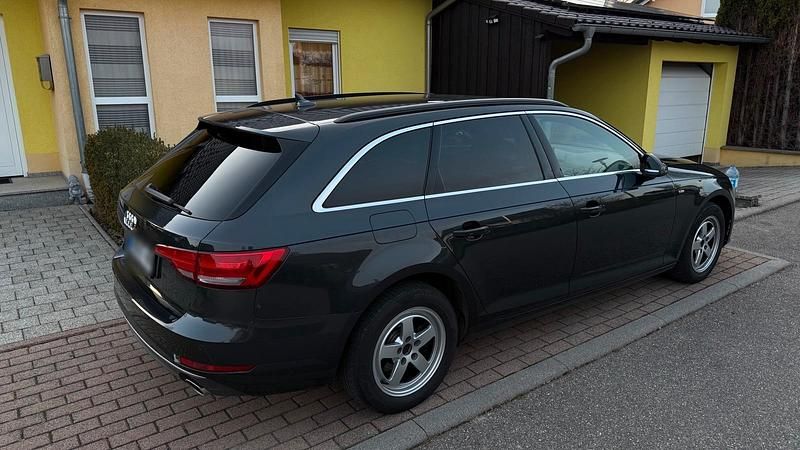 Gebraucht Audi A4 Sport 170 PS (125 kW) 2018 Grau Kombi