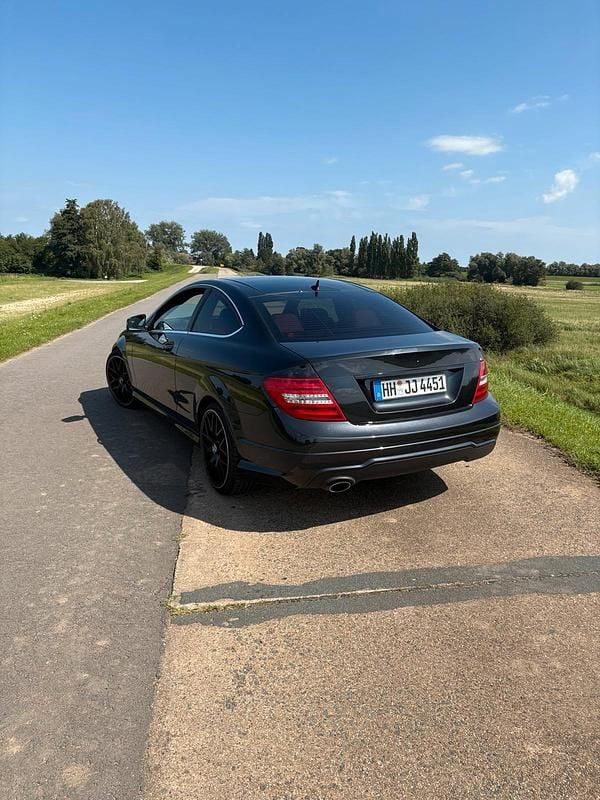 Schwarz Gebraucht 2011 Mercedes C220 AMG Coupé | 8.000 € (Fairer Preis) - Bild 1/4