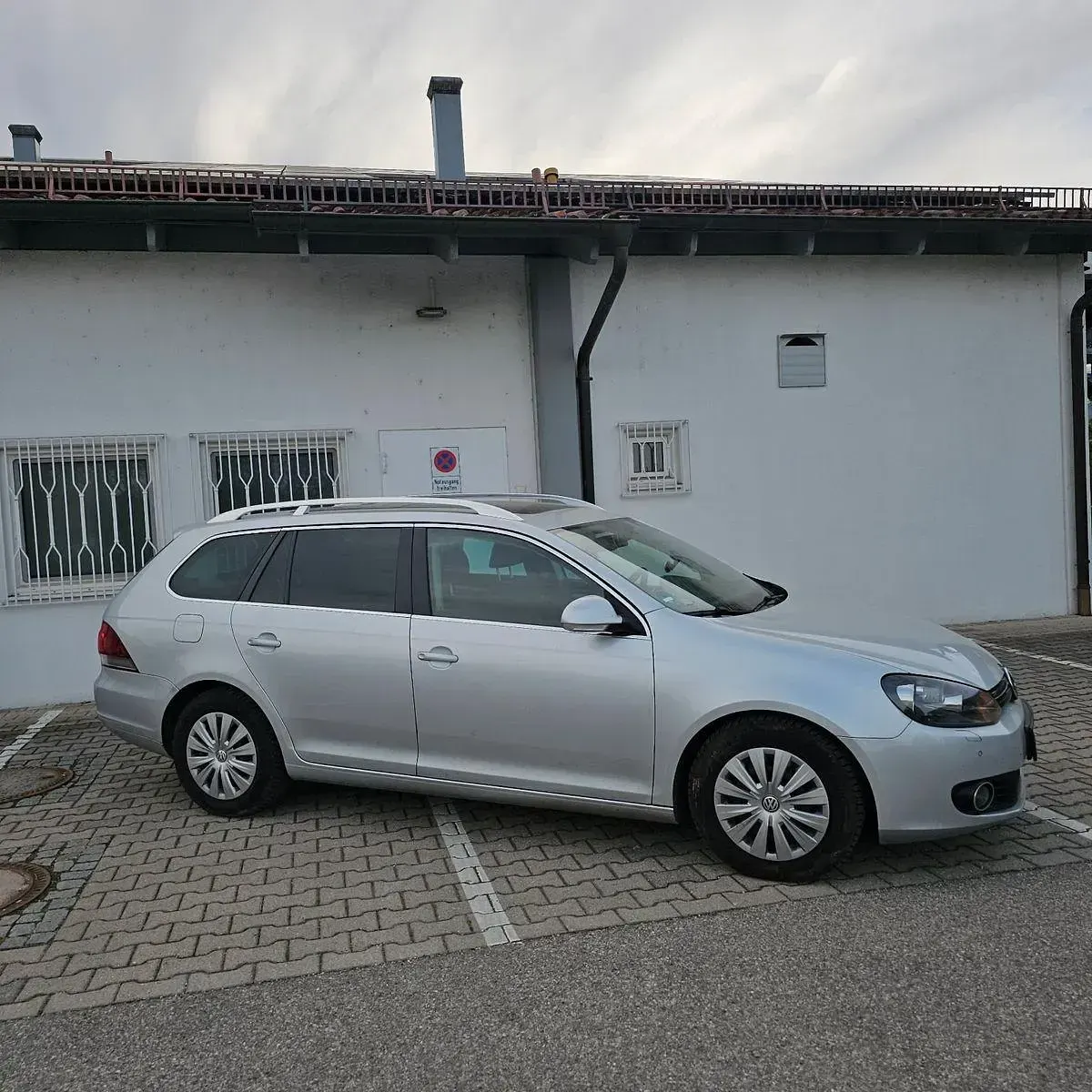 Gebraucht VW Golf VI Highline 105 PS (77 kW) 2011 Silber Kleinwagen