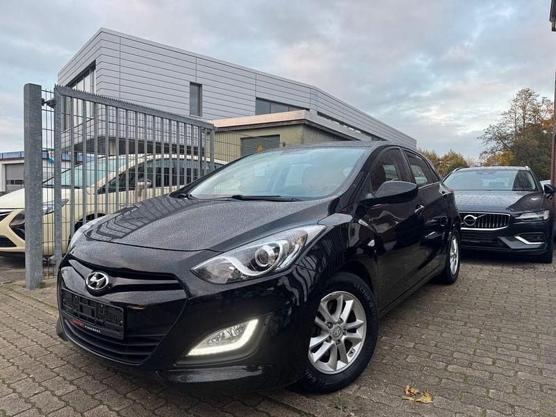 Schwarz Gebraucht 2015 Hyundai i30 Edition Limousine | 6.790 € (Fairer Preis) - Bild 1/4