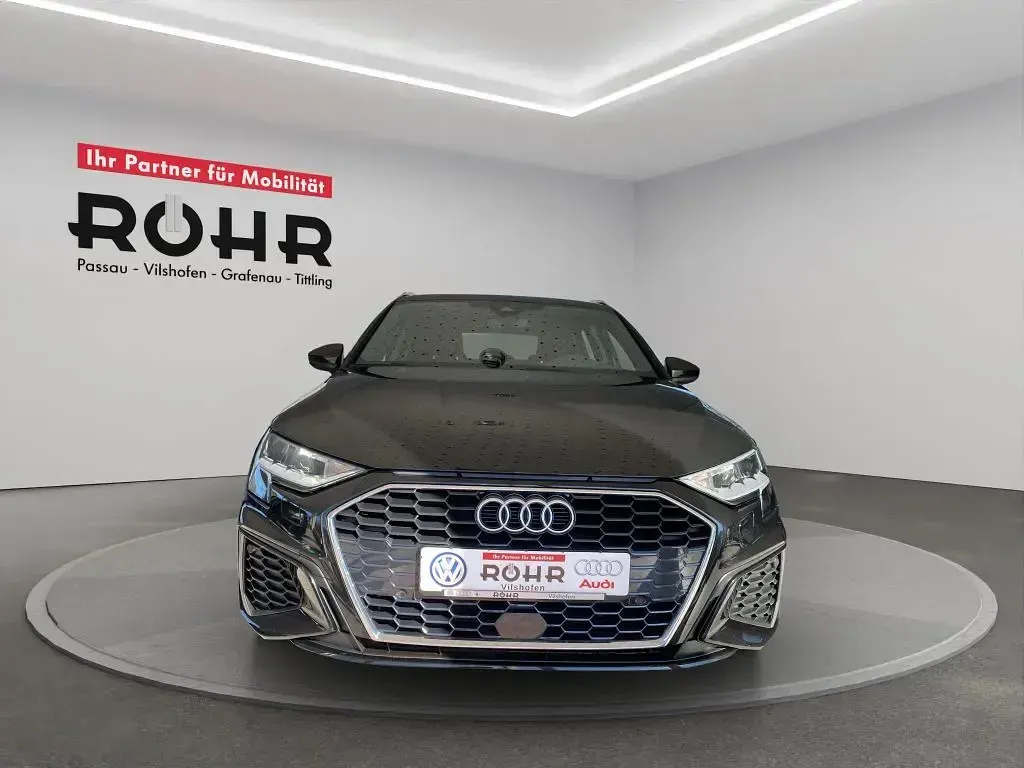 Używany Audi A3 S-Line 150 KM (110 kW) 2022 Czarny Sedan/Limuzyna