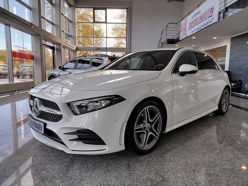 Polarweiss Gebraucht 2018 Mercedes A200 AMG line Limousine | 19.850 € (Guter Preis) - Bild 1/4