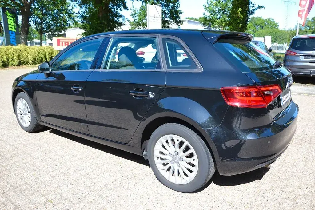Gebraucht Audi A3 Attraction 110 PS (80 kW) 2016 Schwarz Limousine