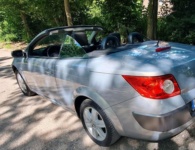 Grau Gebraucht 2004 Renault Mégane Cabriolet Cabrio | 790 € (Guter Preis) - Bild 1/4