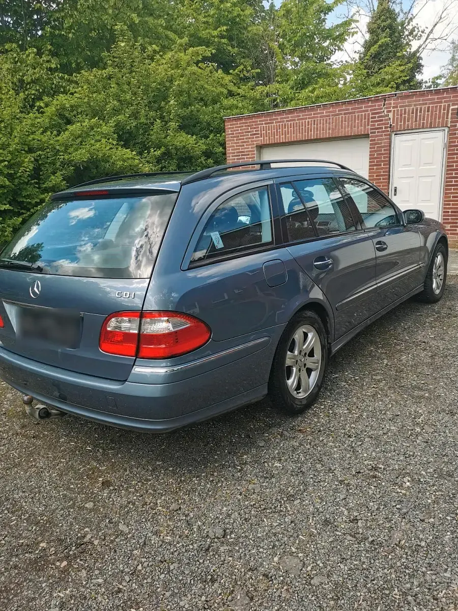 Gebraucht Mercedes E220 150 PS (110 kW) 2004 Blau Kombi