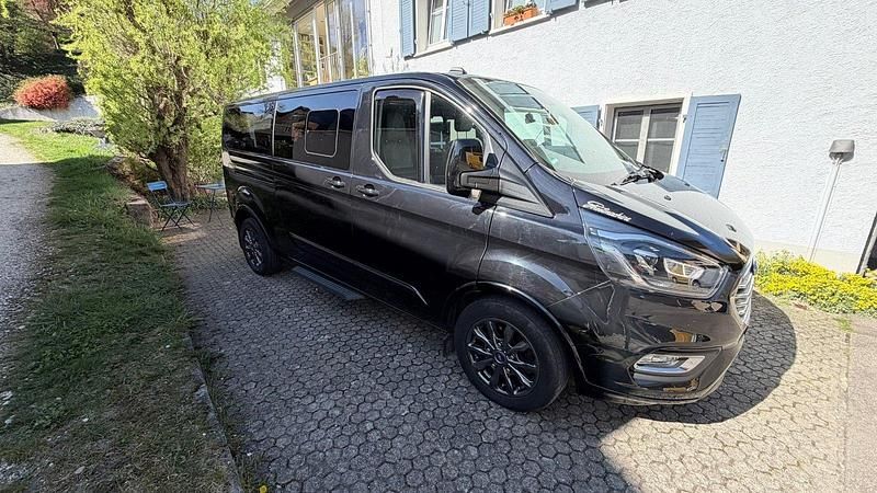 Gebraucht Ford Tourneo 150 PS (110 kW) 2022 Schwarz Van / Kleinbus