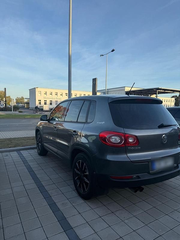 Gebraucht VW Tiguan 140 PS (102 kW) 2011 Silber SUV