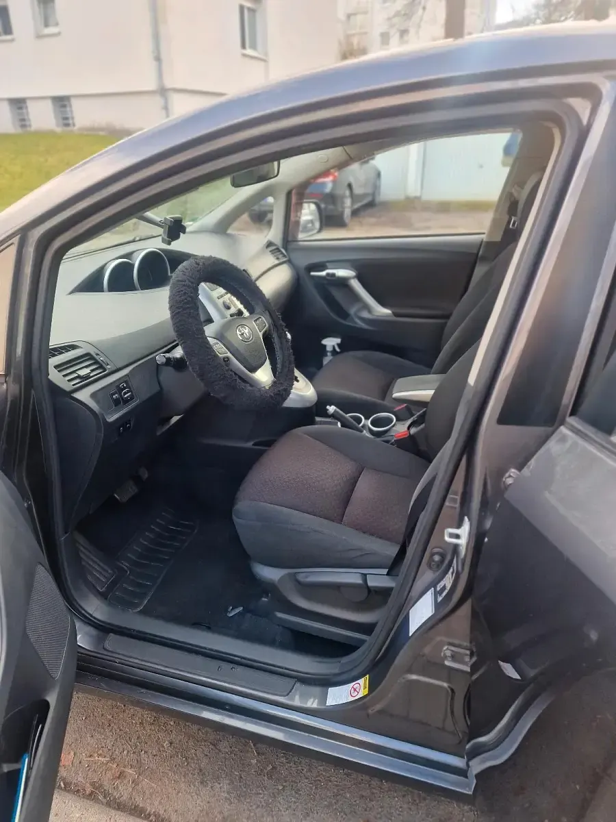 Gebraucht Toyota Verso 147 PS (108 kW) 2011 Grau Van / Kleinbus