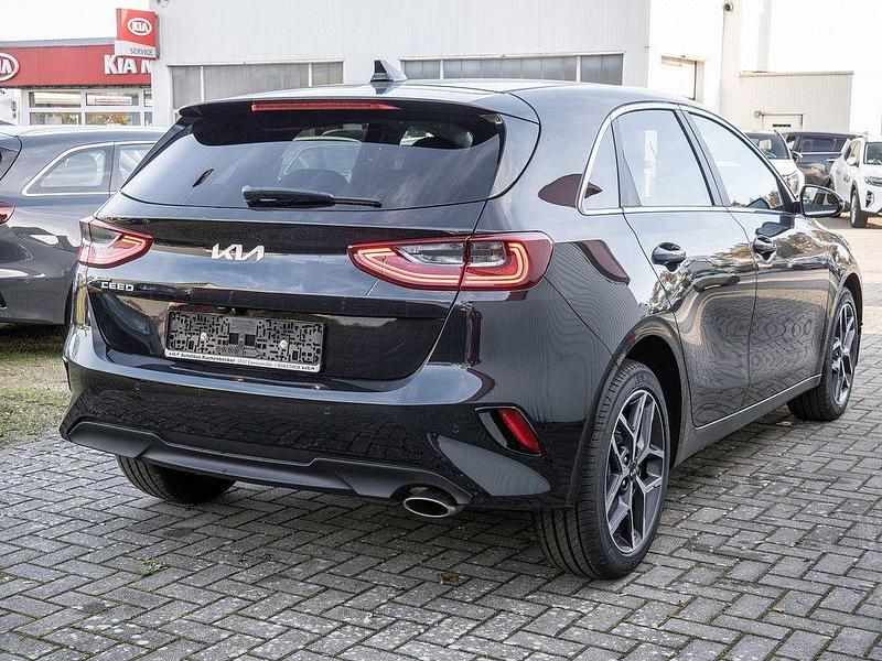 Nowe Kia Ceed 140 KM (102 kW) 2025 Czarny Hatchback