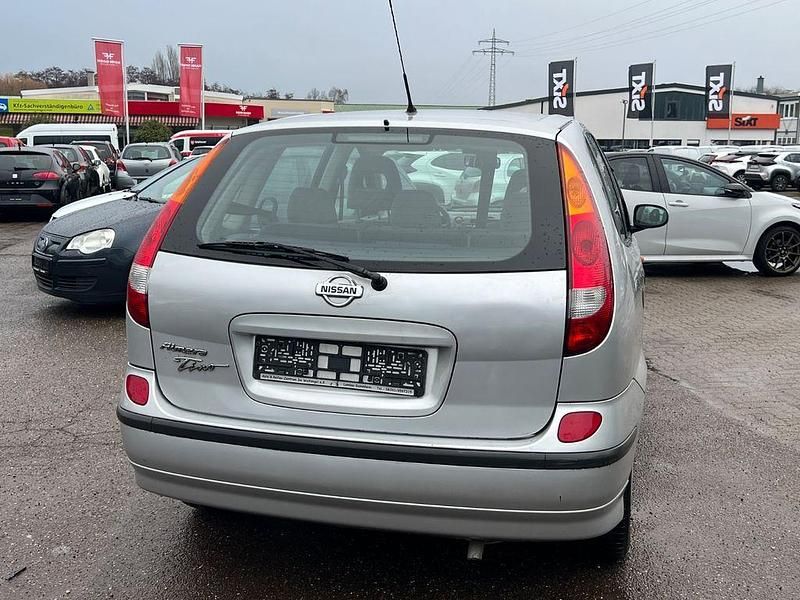 Gebraucht Nissan Almera Tino Acenta 116 PS (85 kW) 2002 Silber Van / Kleinbus