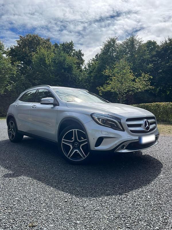 Gebraucht Mercedes GLA220 177 PS (130 kW) 2016 Grau SUV