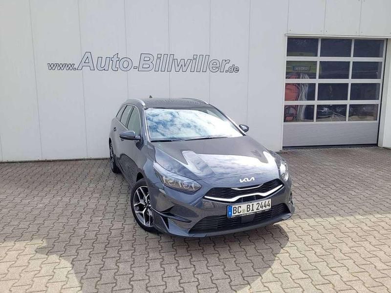Pentametal metallic Gebraucht 2024 Kia Ceed Sportswagon Spirit Kombi | 26.990 € (Fairer Preis) - Bild 1/4