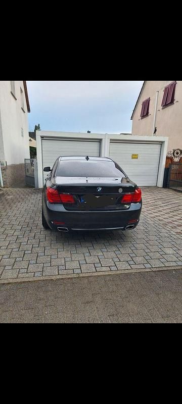 Gebraucht BMW 740 306 PS (225 kW) 2010 Grau Limousine