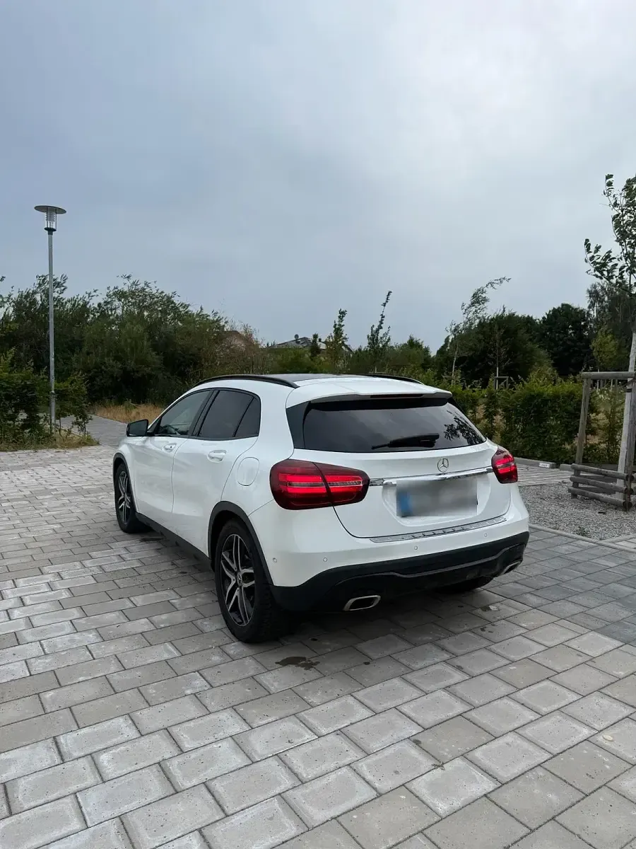 Gebraucht Mercedes GLA220 184 PS (135 kW) 2019 Weiß SUV