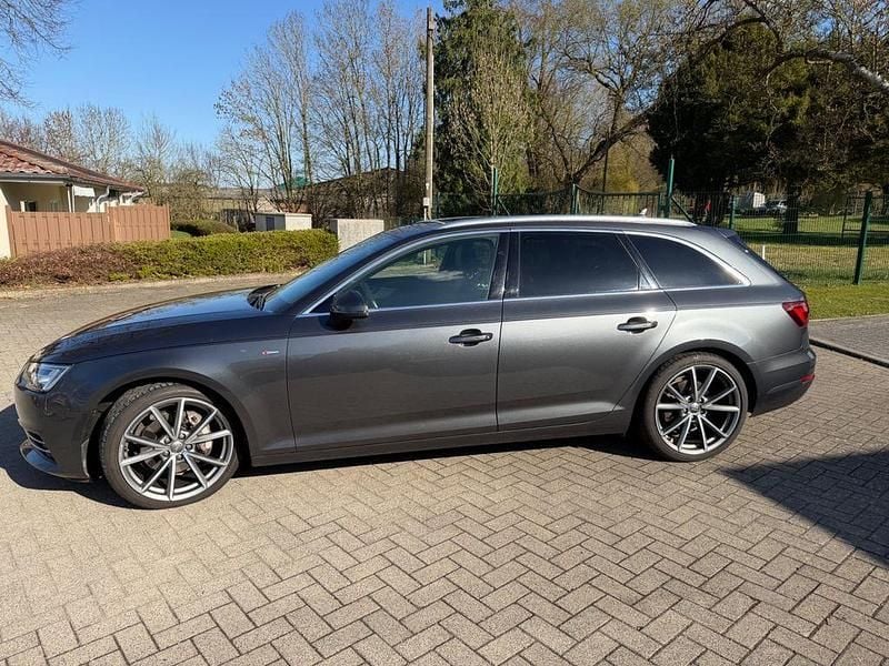 Gebraucht Audi A4 S-Line 190 PS (139 kW) 2018 Grau Kombi