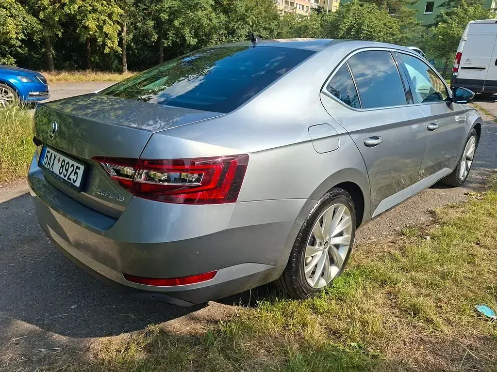 Gebraucht Skoda Superb Style 150 PS (110 kW) 2016 Grau Limousine