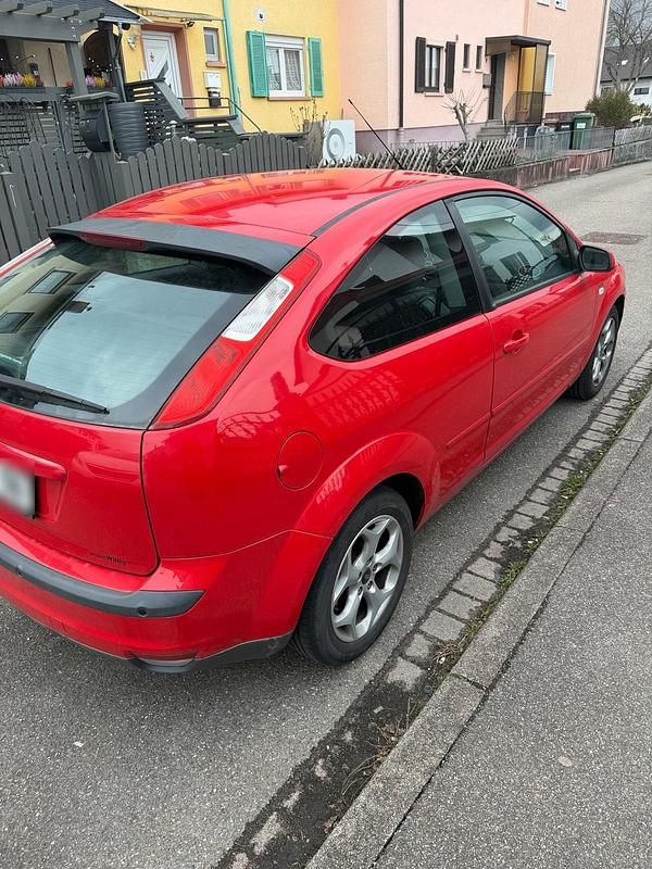Gebraucht Ford Focus 101 PS (74 kW) 2007 Rot Kleinwagen