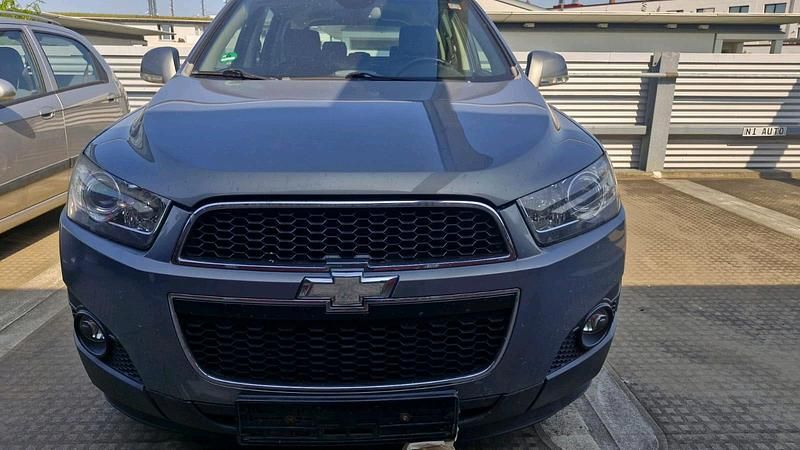 Grau Gebraucht 2012 Chevrolet Captiva SUV | 2.500 € (Superpreis) - Bild 1/4