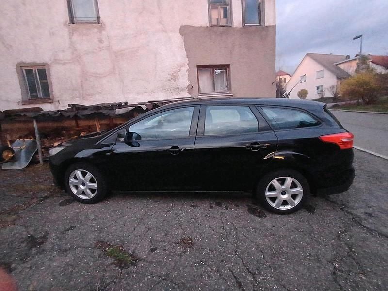 Gebraucht Ford Focus Business Edition 125 PS (91 kW) 2016 Schwarz Kombi