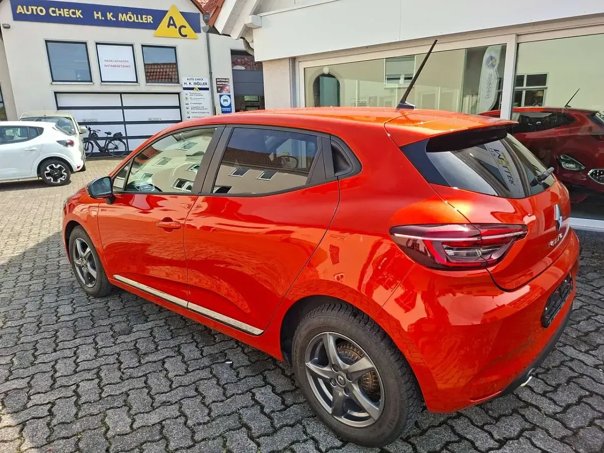 Gebraucht Renault Clio Zen 91 PS (66 kW) 2022 Valencia orange Kleinwagen