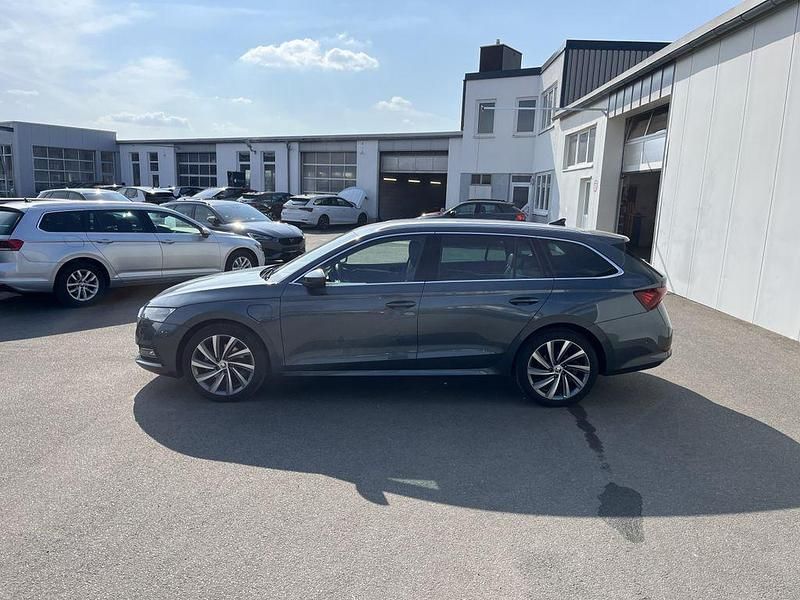 Gebraucht Skoda Octavia Style 204 PS (150 kW) 2021 Grau Kombi