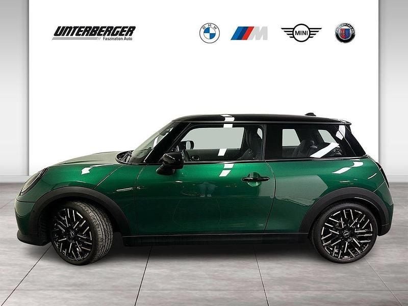 Gebraucht Mini Cooper Favoured 156 PS (114 kW) 2024 Grün Kleinwagen