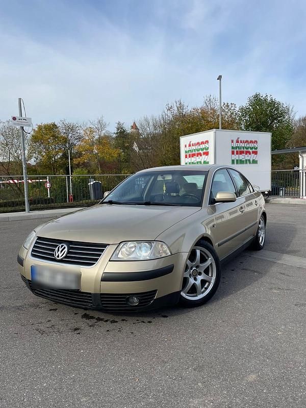 Gold Gebraucht 2001 VW Passat Limousine | 1.549 € (Fairer Preis) - Bild 1/4