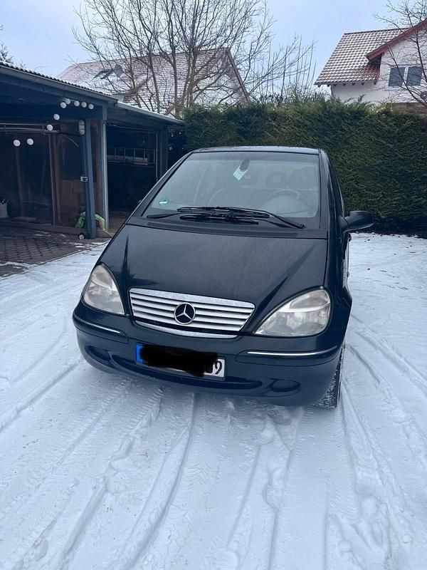 Schwarz Gebraucht 1998 Mercedes A190 Avantgarde Kleinwagen | 899 € - Bild 1/4