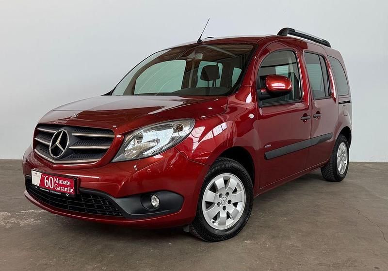 Rot Gebraucht 2017 Mercedes Citan 111 Kombi | 12.790 € (Fairer Preis) - Bild 1/4