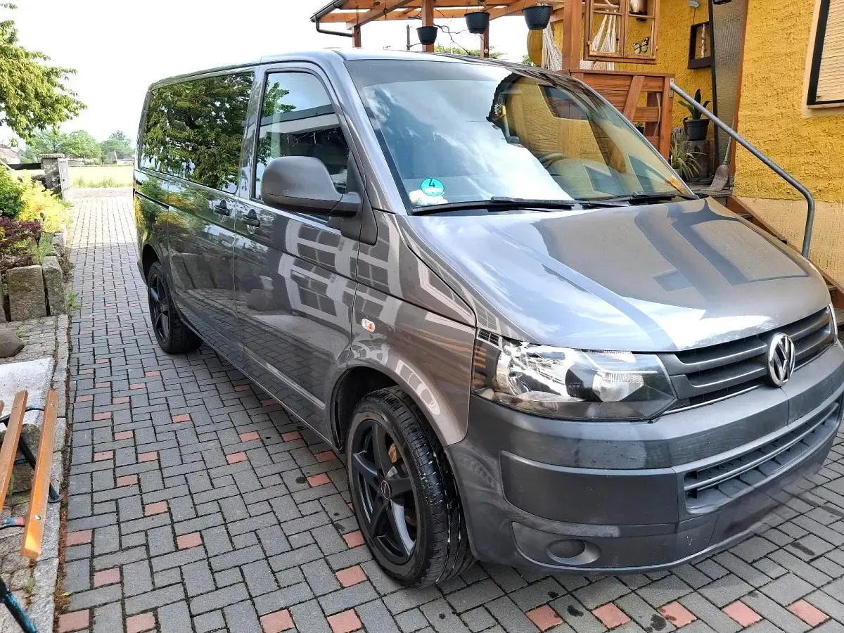 Gebraucht VW Multivan 102 PS (75 kW) 2014 Grau Van / Kleinbus