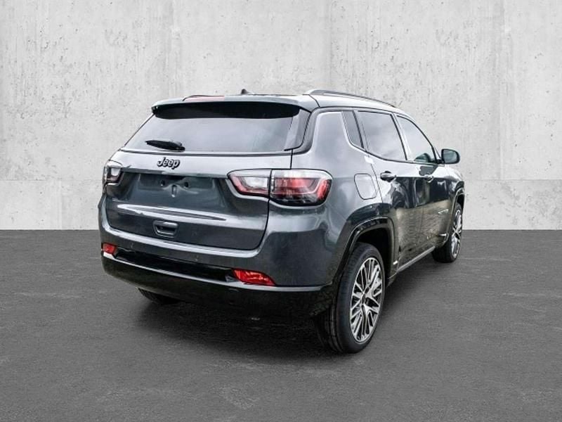 Gebraucht Jeep Compass Summit 131 PS (96 kW) 2024 Gruen SUV