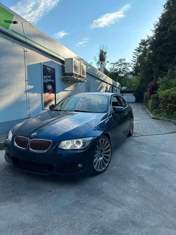 Blau Gebraucht 2010 BMW 330 M Sport Coupé | 12.000 € (Guter Preis) - Bild 1/4