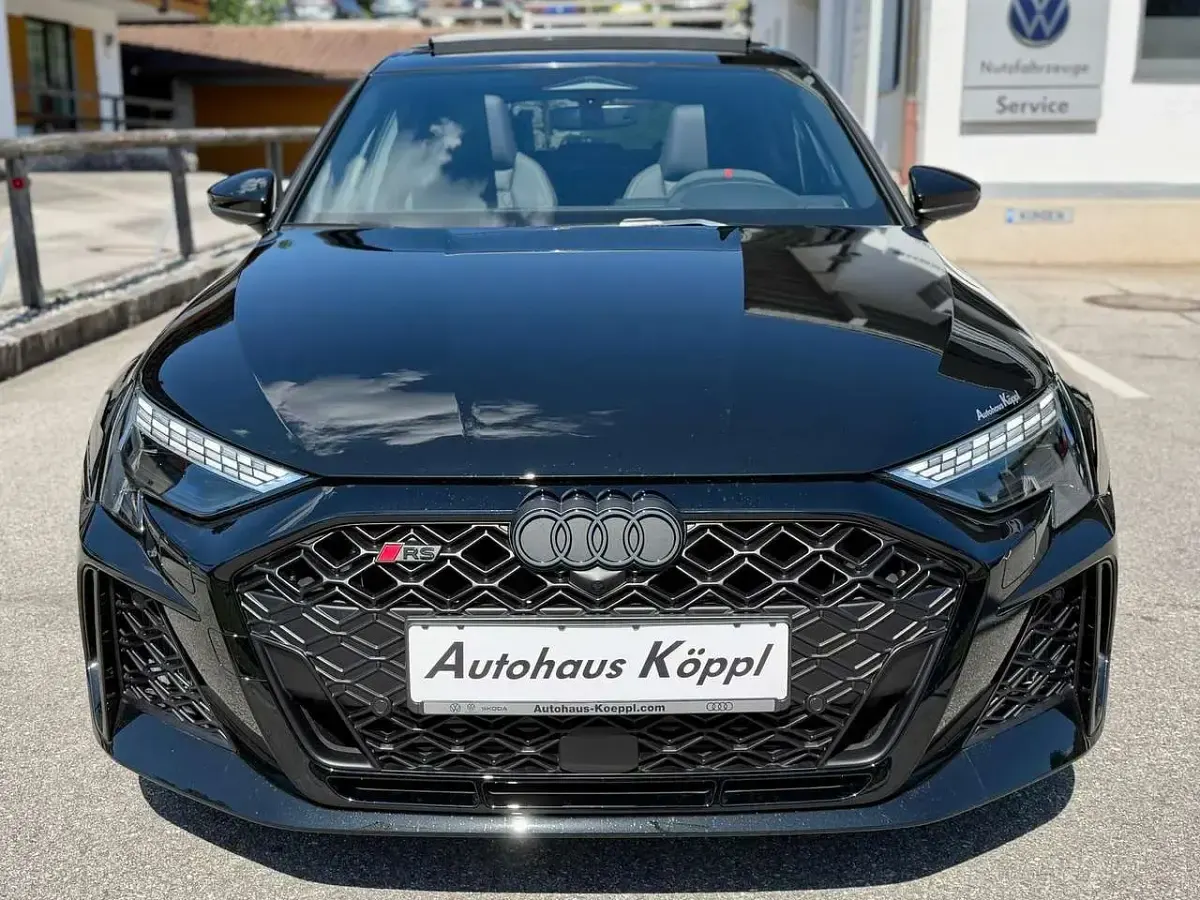 Neu Audi RS3 Sport 400 PS (294 kW) 2026 Mythosschwarz metallic Limousine