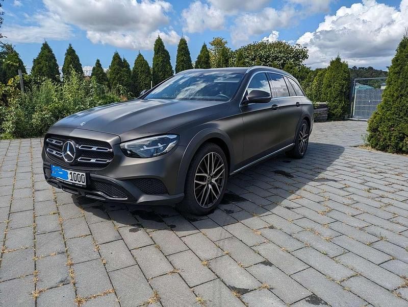 Grau Gebraucht 2020 Mercedes E200 Kombi | 37.999 € - Bild 1/4