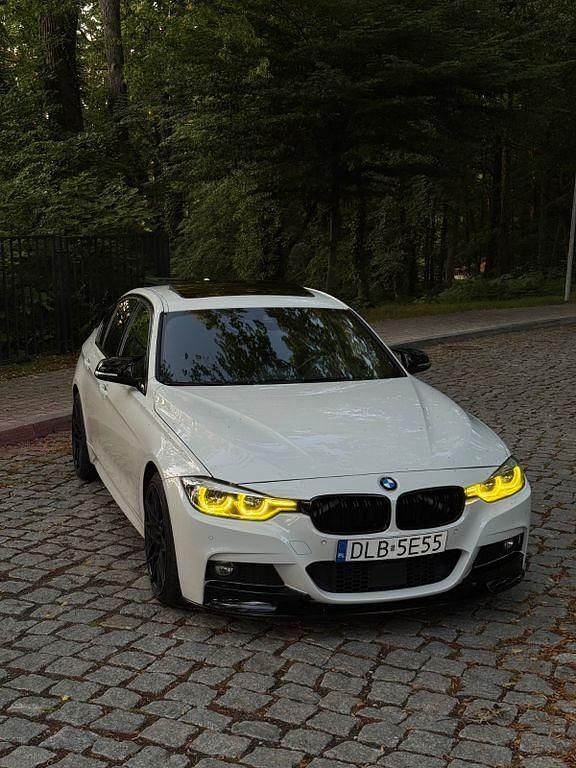 Weiß Gebraucht 2016 BMW 320 M Sport Limousine | 19.000 € (Teuer) - Bild 1/4