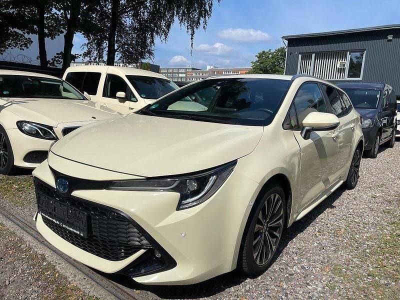 Weiß Gebraucht 2023 Toyota Corolla Team Limousine | 15.500 € (Fairer Preis) - Bild 1/4