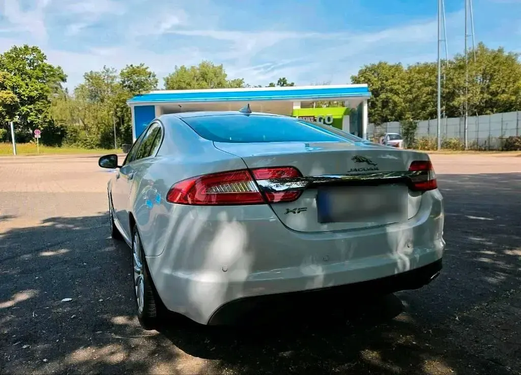 Gebraucht Jaguar XF 200 PS (147 kW) 2015 Weiß Limousine
